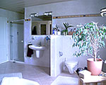 Dusche, Waschtisch und WC raumspezifisch geplant und eingebaut